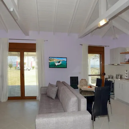 Daphnes Houses Holiday home *